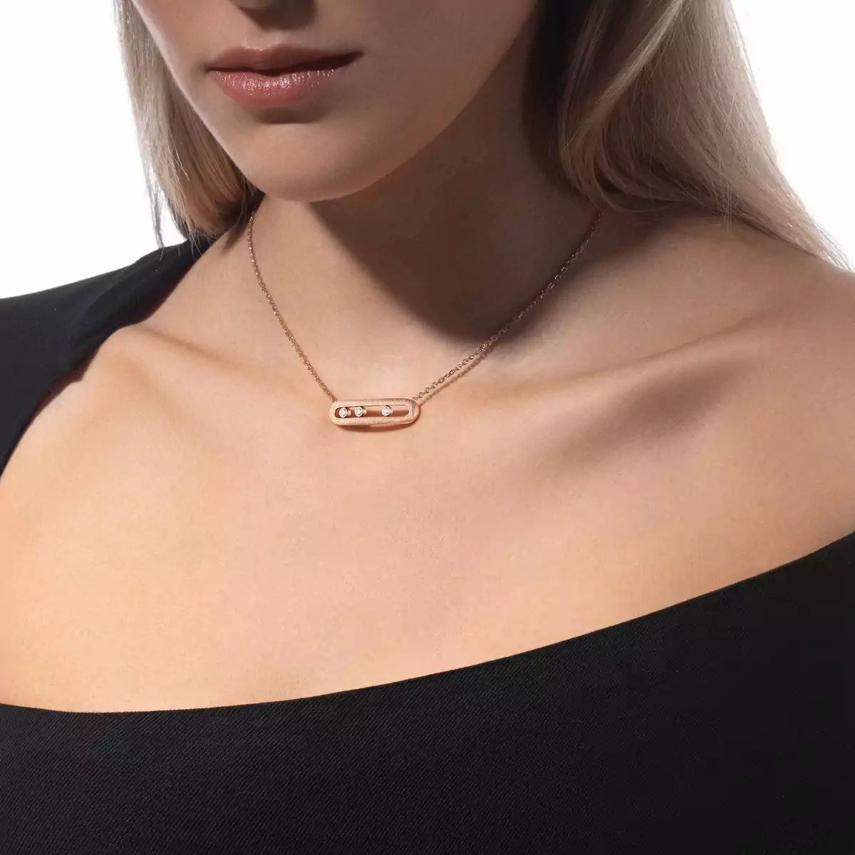 18-move-classique-cisel-pink-gold-diamond-necklace-1.webp