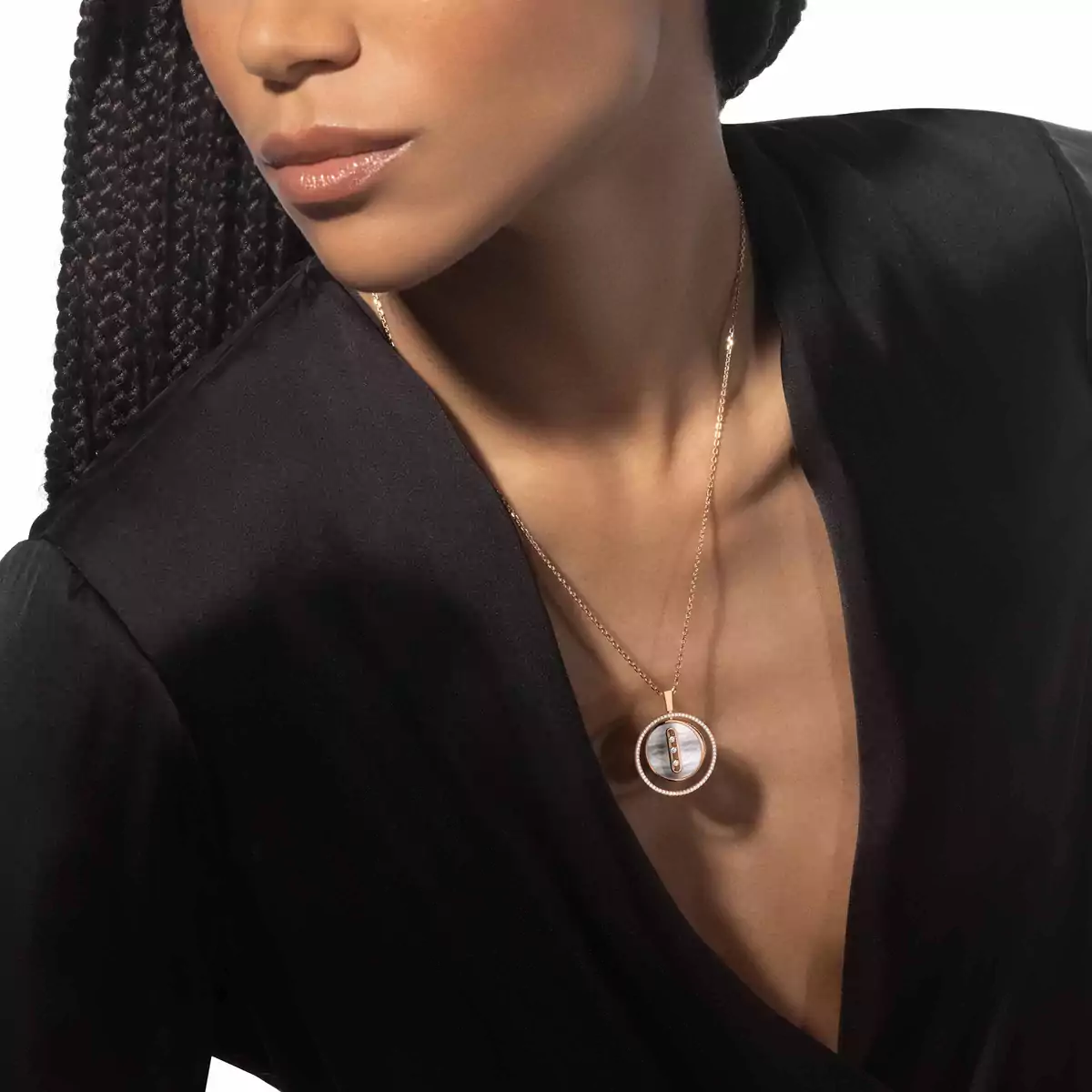 232-white-mother-of-pearl-lucky-move-mm-pink-gold-diamond-necklace-1.webp