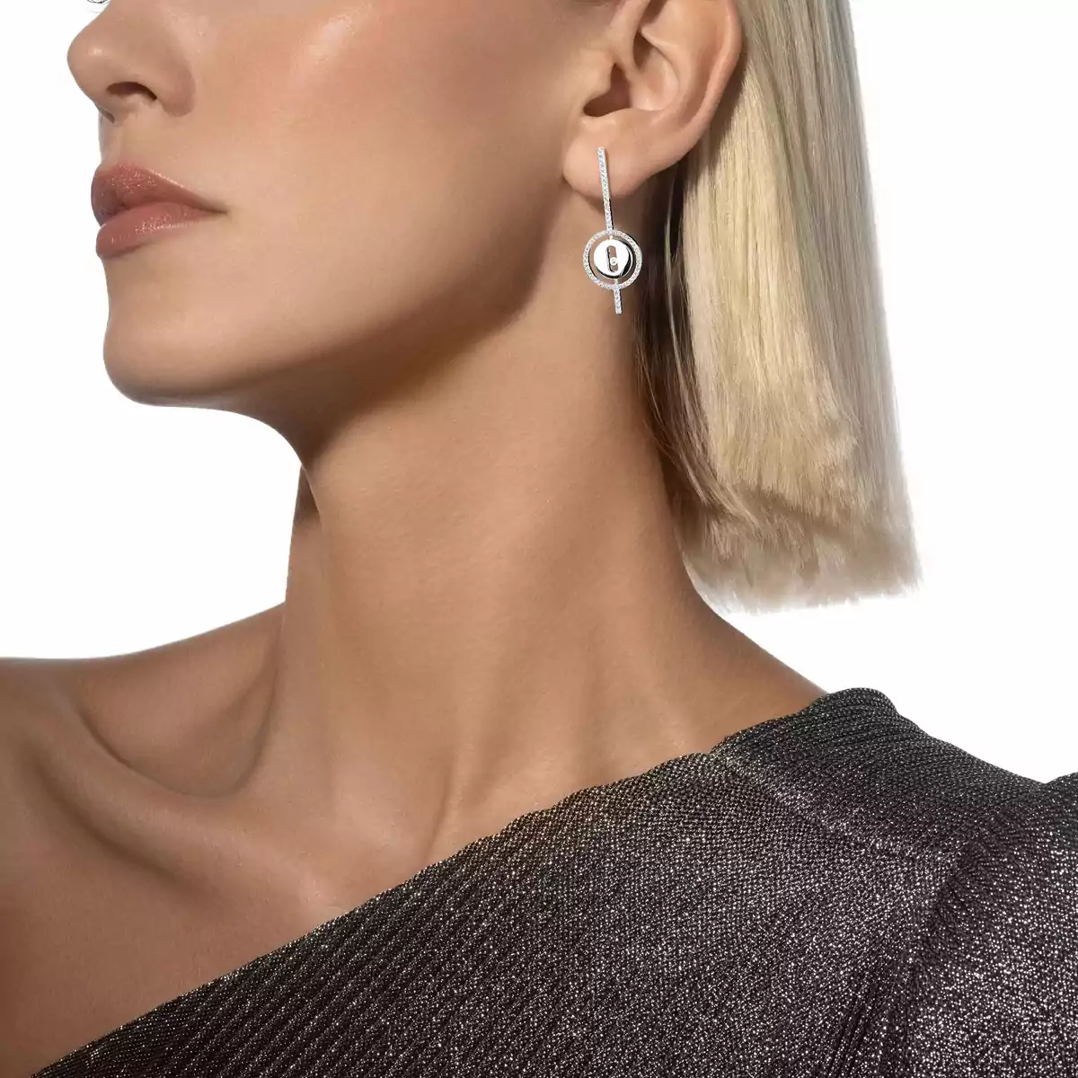 236-lucky-move-arrow-white-gold-diamond-earrings-1.webp