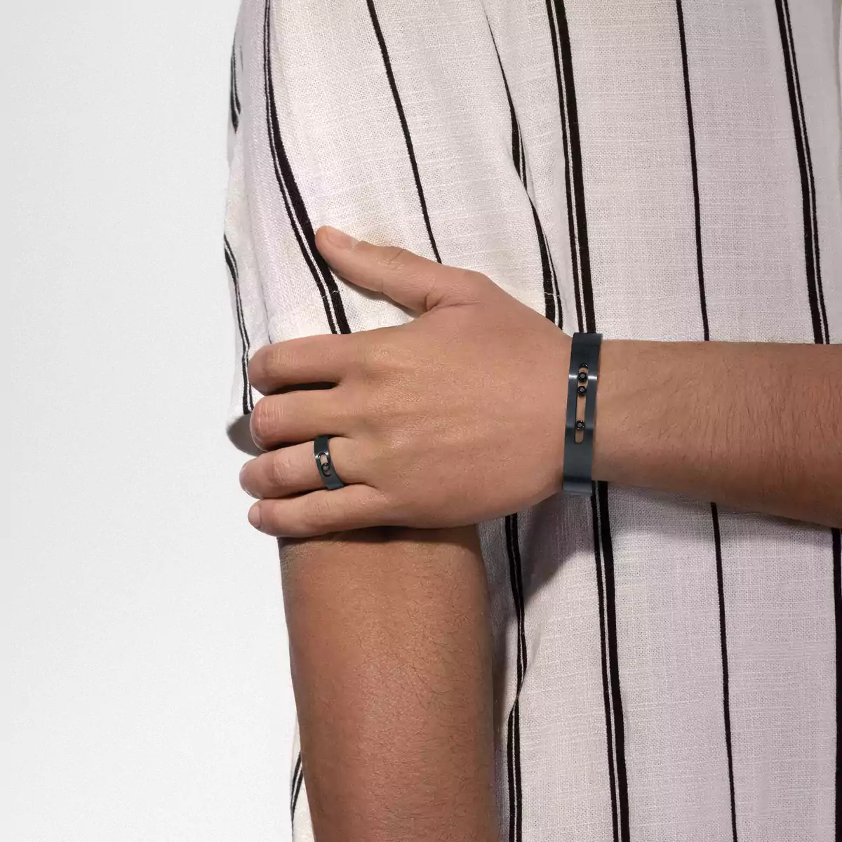 282-move-titanium-black-sm-black-titanium-diamond-ring-1.webp