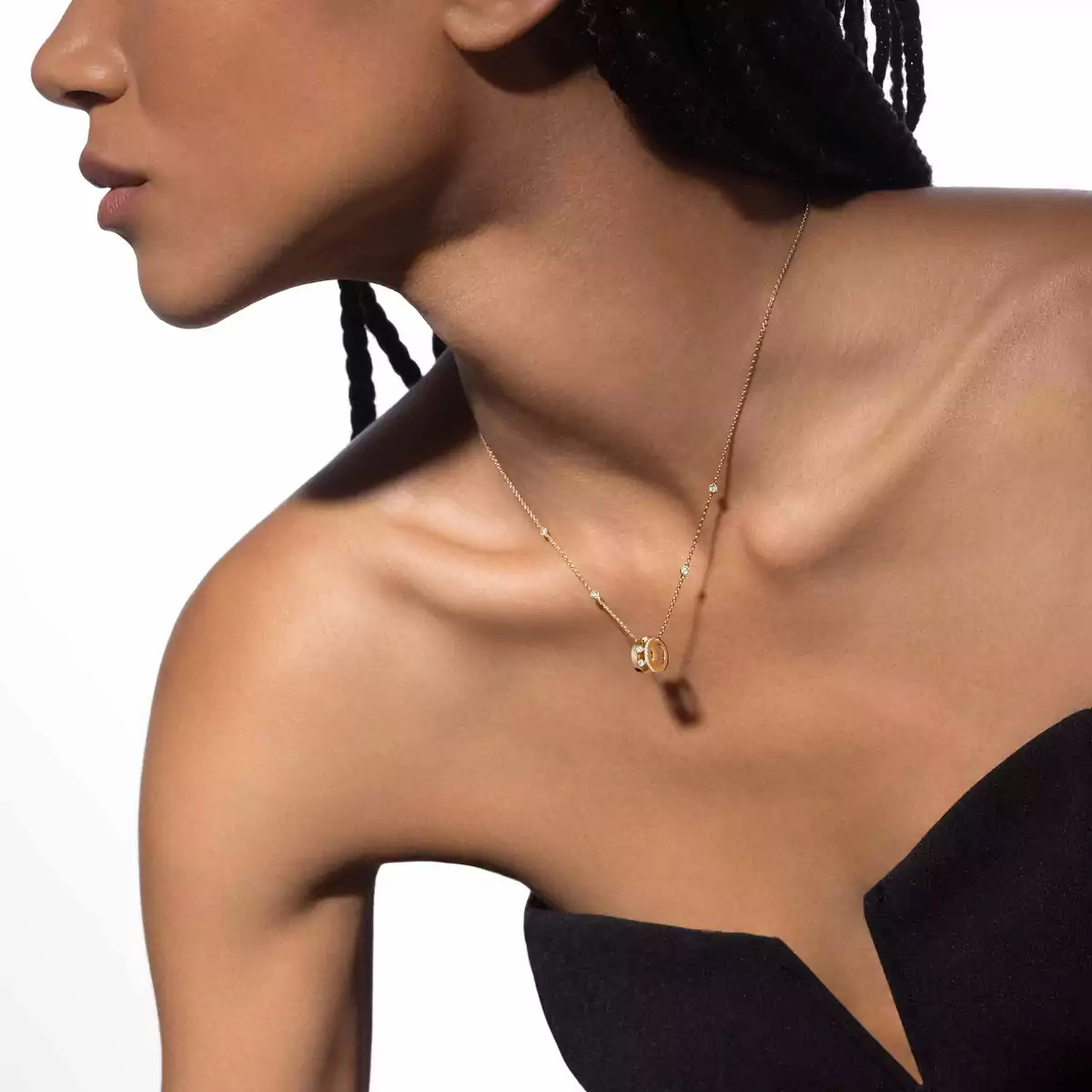 286-move-romane-pendant-yellow-gold-diamond-necklace-1.webp