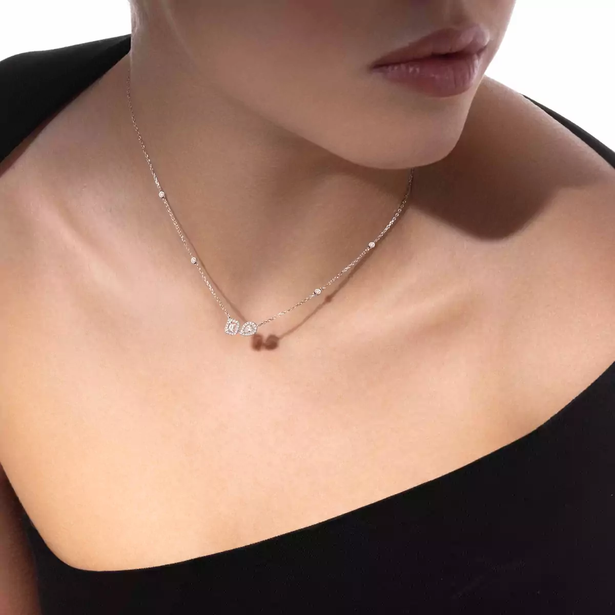 381-my-twin-toi-amp-moi-white-gold-diamond-necklace-1.webp