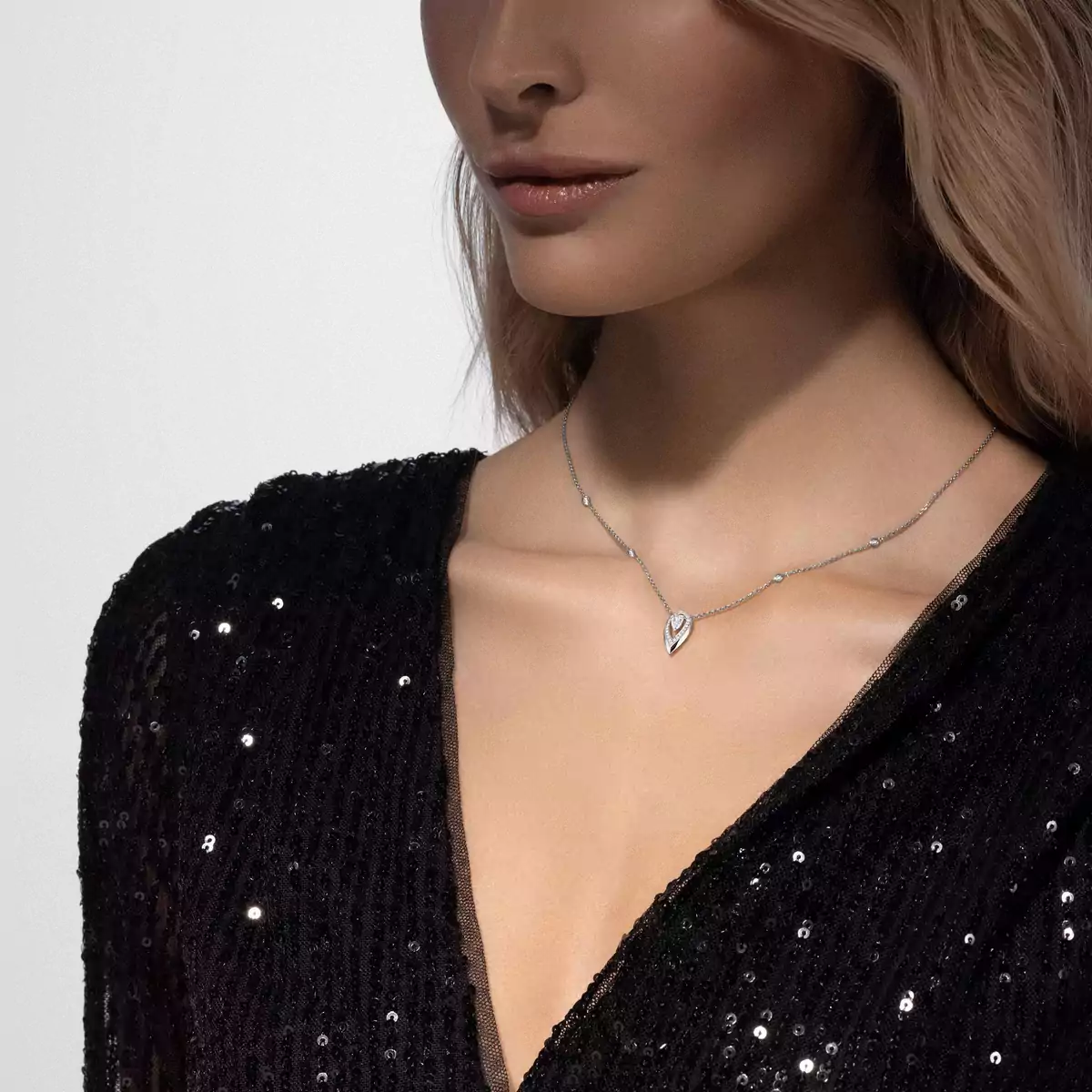 486-fiery-0-25ct-white-gold-diamond-necklace-1.webp
