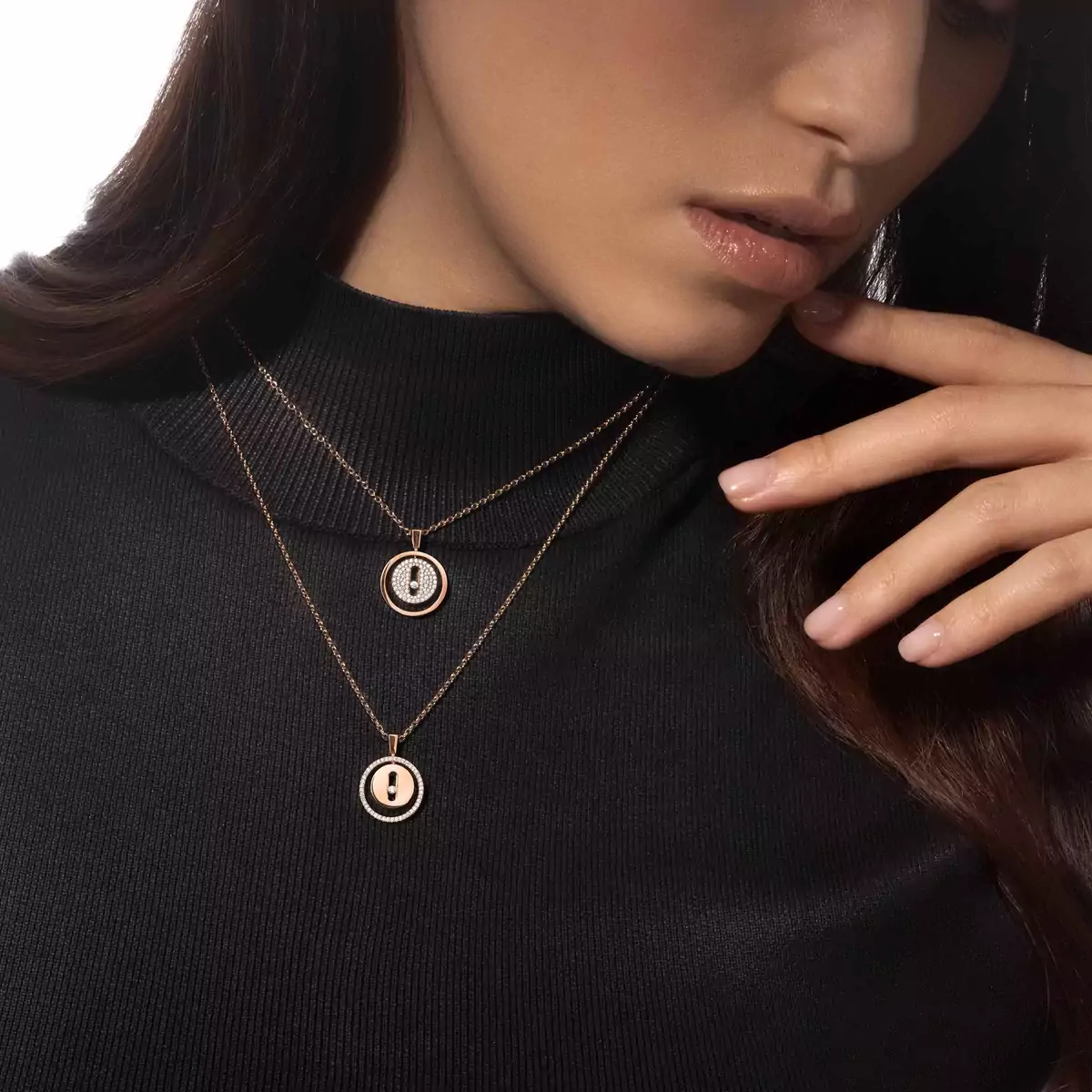 637-lucky-move-sm-pav-pink-gold-diamond-necklace-1.webp