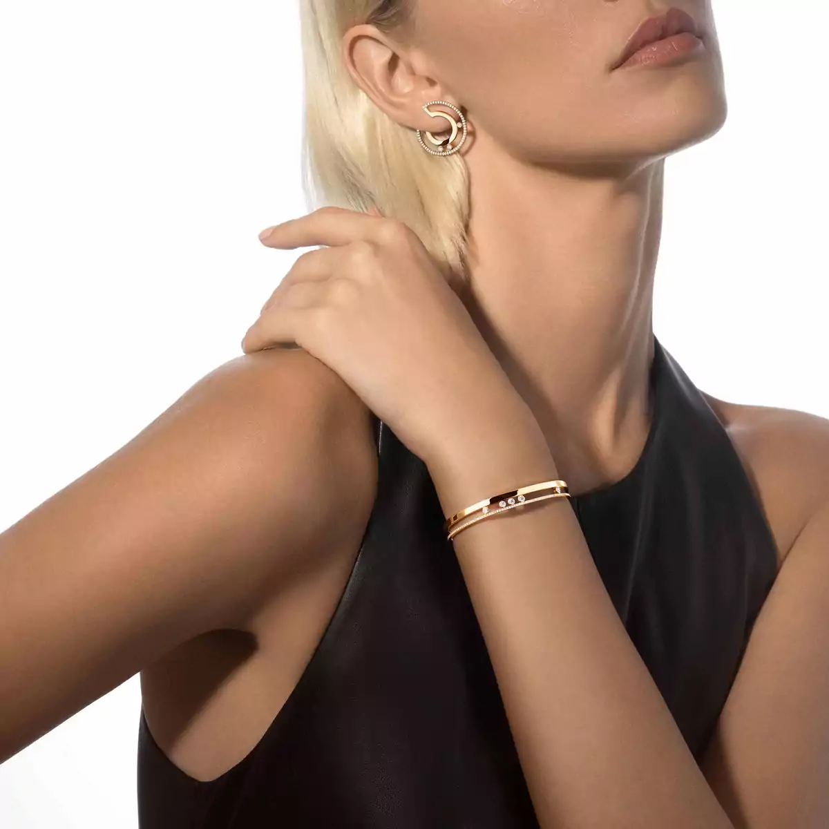 741-move-romane-small-hoop-yellow-gold-diamond-earrings-1.webp