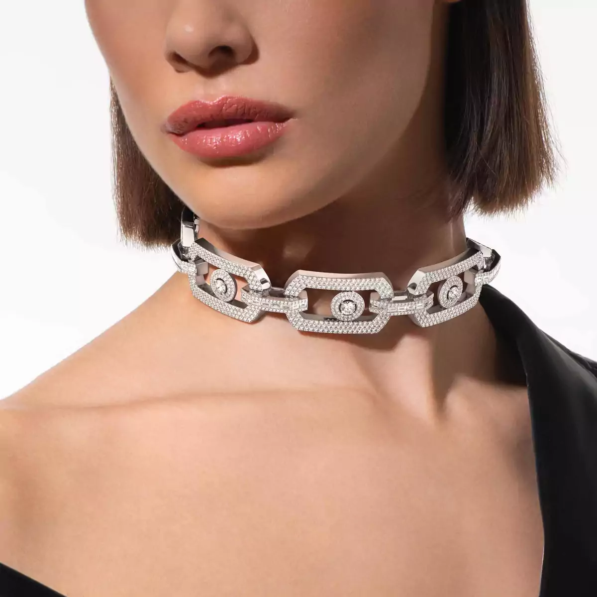 795-so-move-max-pav-choker-white-gold-diamond-necklace-1.webp