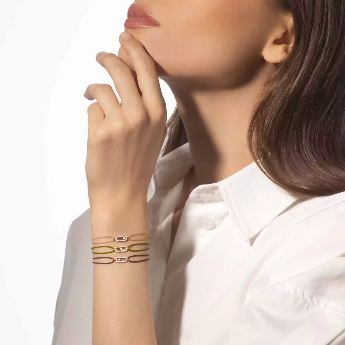 93-move-uno-khaki-cord-bracelet-yellow-gold-diamond-bracelet-1.webp